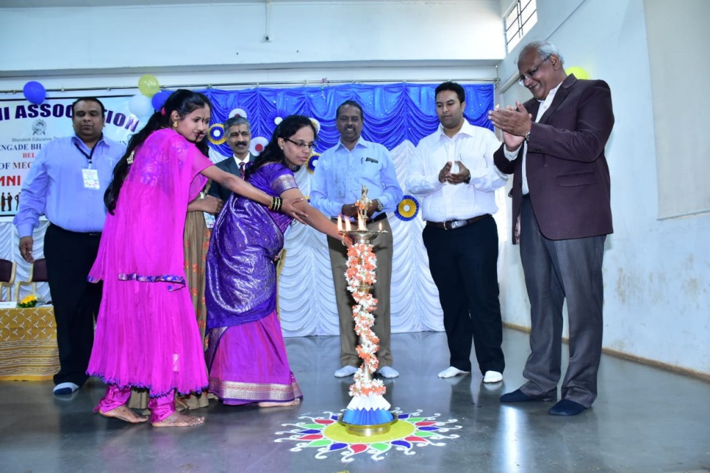 mech-alumnii-lighting-the-lamp